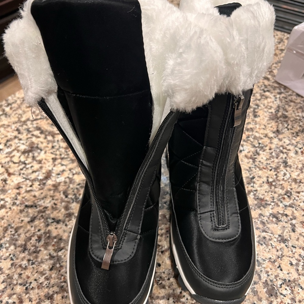 NEW Snow boot - Picture 6 of 6